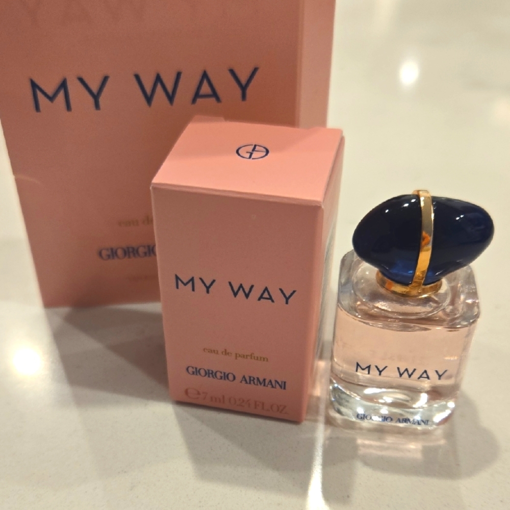 New in box never used GIORGIO ARMANI  MY WAY deluxe mini travel beautiful bottle